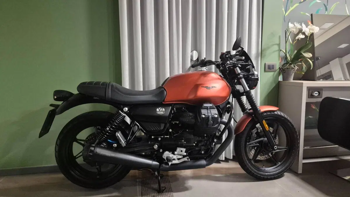 Moto Guzzi V7 Stone Centenario (2021 - 22)  (7)
