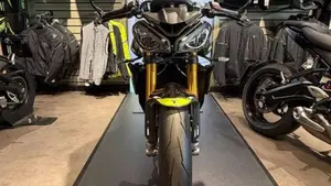 Triumph Street Triple 765 Moto2 Edition (2023 - 24)  (5)