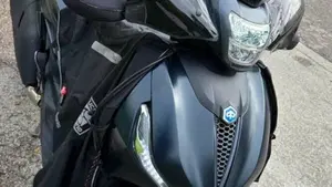 Piaggio Beverly 400 S ABS-ASR (2021 - 24)  (2)