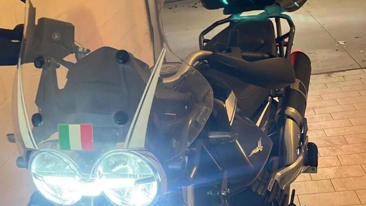 Moto Guzzi V85 TT Guardia d'Onore (2022 - 23)  (6)