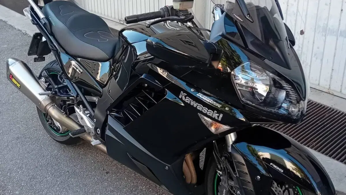 Kawasaki GTR 1400 (2007 - 09)  (2)