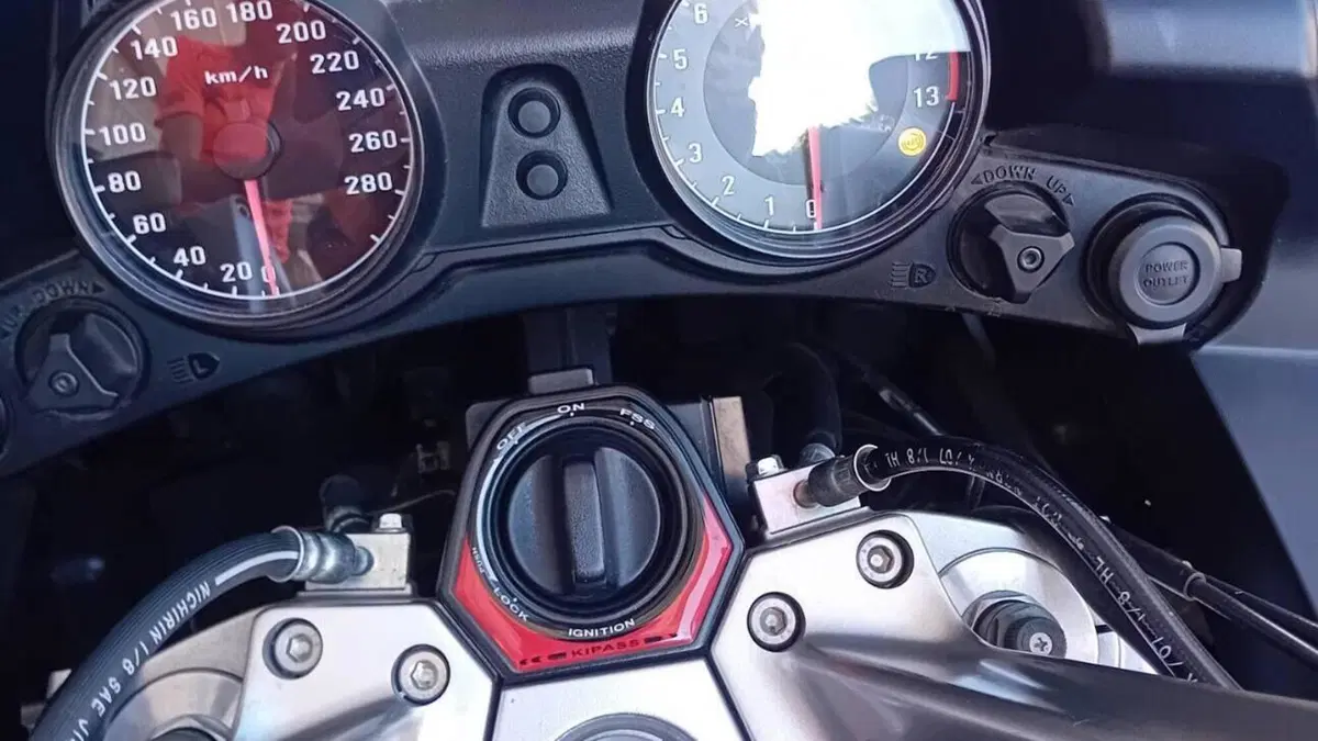 Kawasaki GTR 1400 (2007 - 09)  (11)