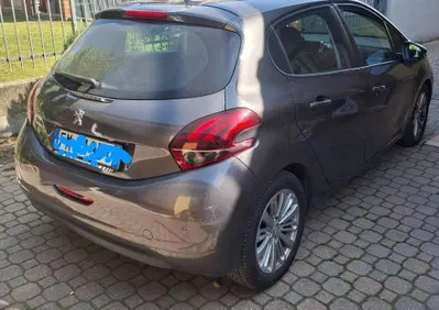 Peugeot 208 75 5 porte Active usata