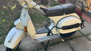 Piaggio Vespa 125 PX  (3)