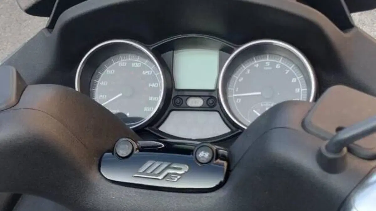 Piaggio MP3 500 i.e. Sport (2011 - 13)  (4)