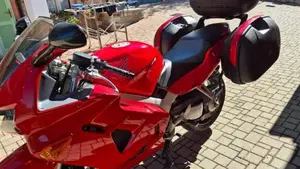 Honda VFR 800 (1998 - 01)  (4)