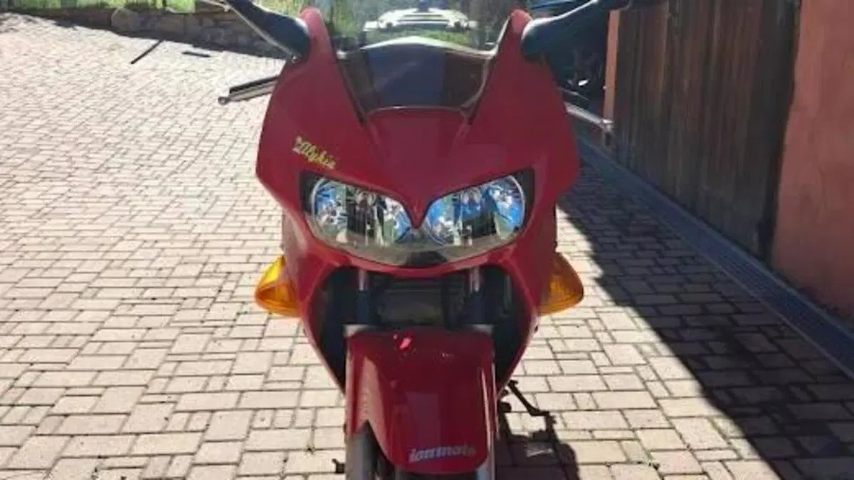 Honda VFR 800 (1998 - 01)  (6)