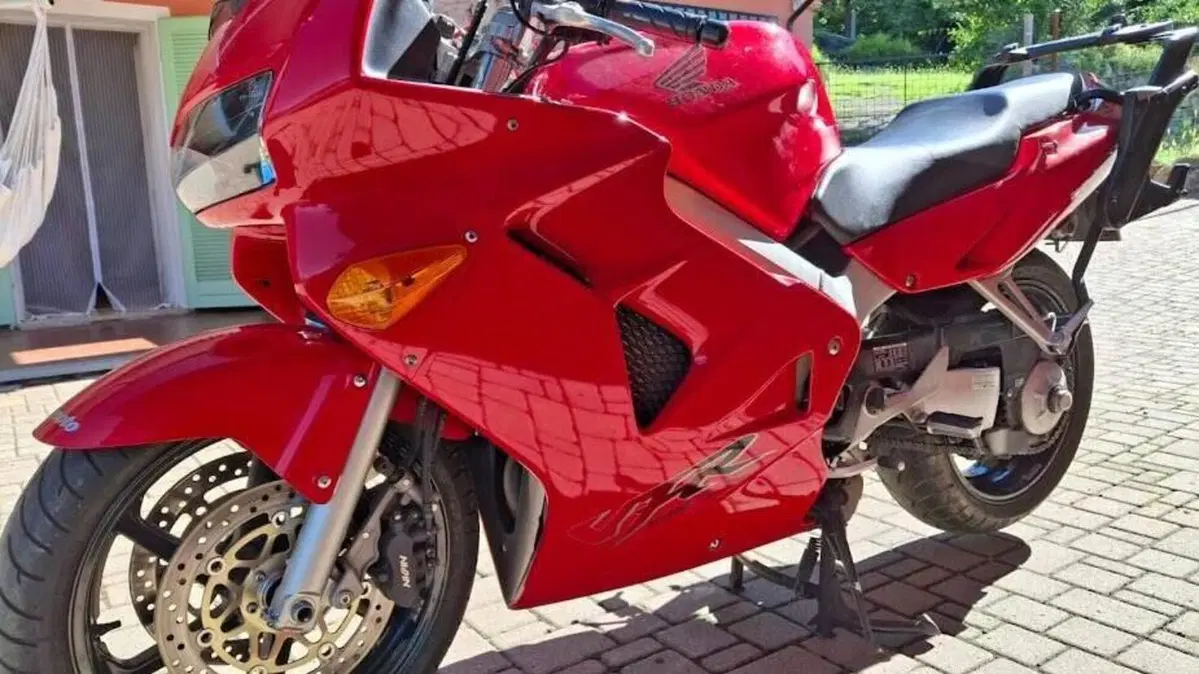 Honda VFR 800 (1998 - 01)  (7)