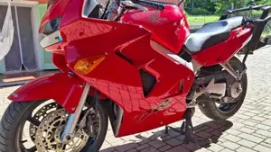 Honda VFR 800 (1998 - 01)  (7)