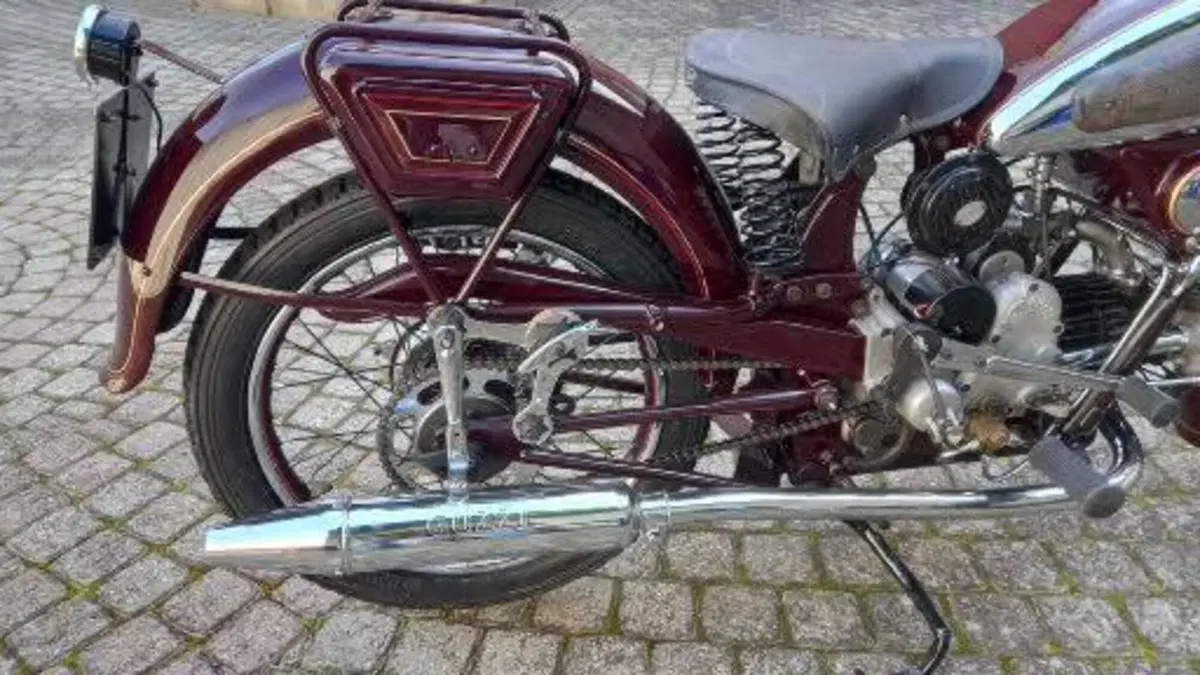 Moto Guzzi   (8)