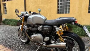 Triumph Thruxton 1200 R (2016)  (2)