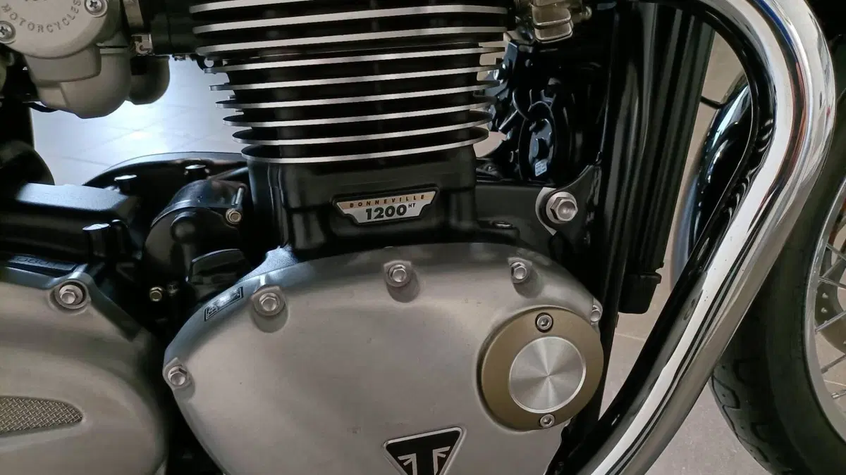 Triumph Bonneville T120 (2021 - 25)  (8)