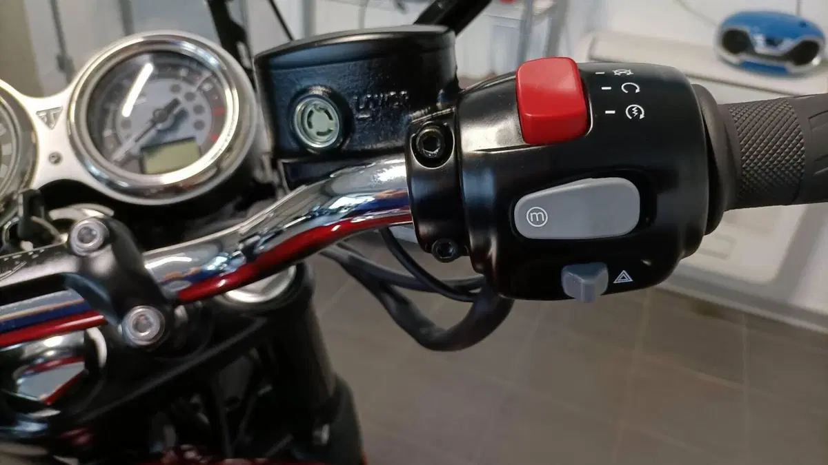 Triumph Bonneville T120 (2021 - 25)  (15)