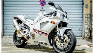 Honda VTR 1000 SP-1 (2000 - 01)  (2)