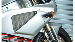 Honda VTR 1000 SP-1 (2000 - 01)  (4)