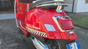 Vespa GTS 300 Super (2023 - 24)  (6)