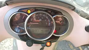 Piaggio Beverly 350 ABS (2016 - 20)  (4)