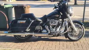 Harley-Davidson 1690 Electra Glide Classic (2010 - 12) - FLHTC  (2)
