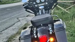 Harley-Davidson 1690 Electra Glide Classic (2010 - 12) - FLHTC  (4)