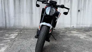 KTM 890 Duke R (2020)  (6)