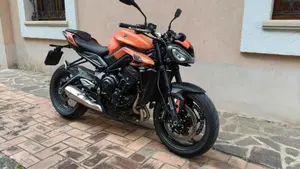 Triumph Street Triple 765 R (2023 - 26)  (2)