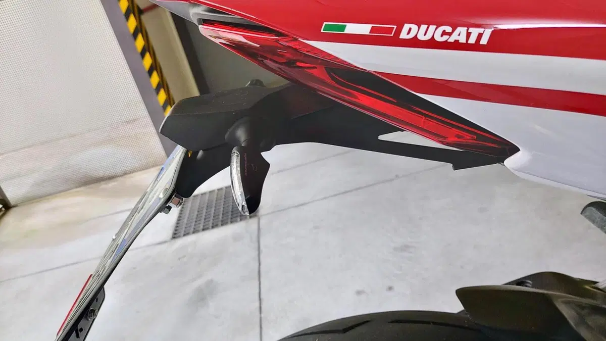 Ducati 1299 Panigale S Anniversario (2016)  (10)