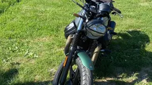 Moto Guzzi V7 Stone Centenario (2021 - 22)  (4)