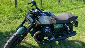 Moto Guzzi V7 Stone Centenario (2021 - 22)  (5)