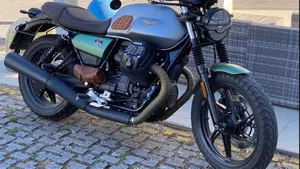 Moto Guzzi V7 Stone Centenario (2021 - 22)  (2)