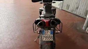 Aprilia Dorsoduro 900 (2017 - 20)  (2)