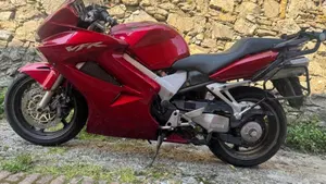 Honda VFR 800 (2002 - 05) 