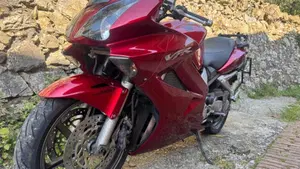 Honda VFR 800 (2002 - 05)  (2)
