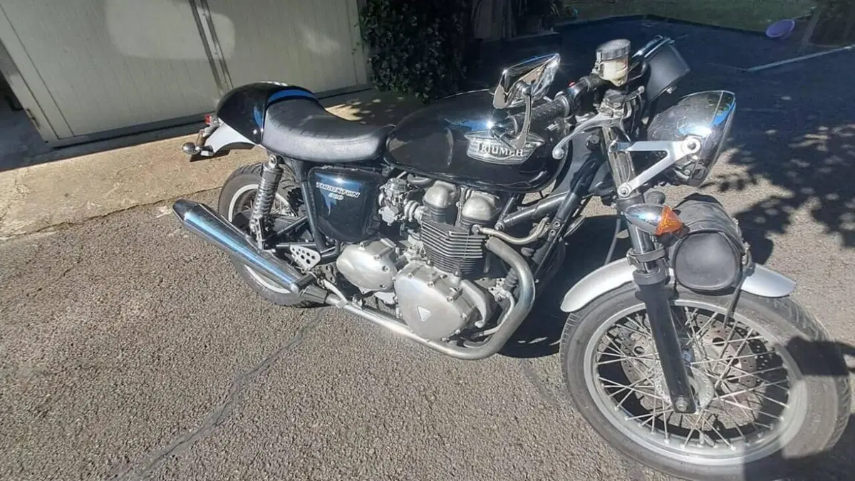 Triumph Thruxton 900 (2004 - 15)  (2)