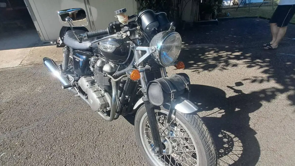 Triumph Thruxton 900 (2004 - 15)  (3)