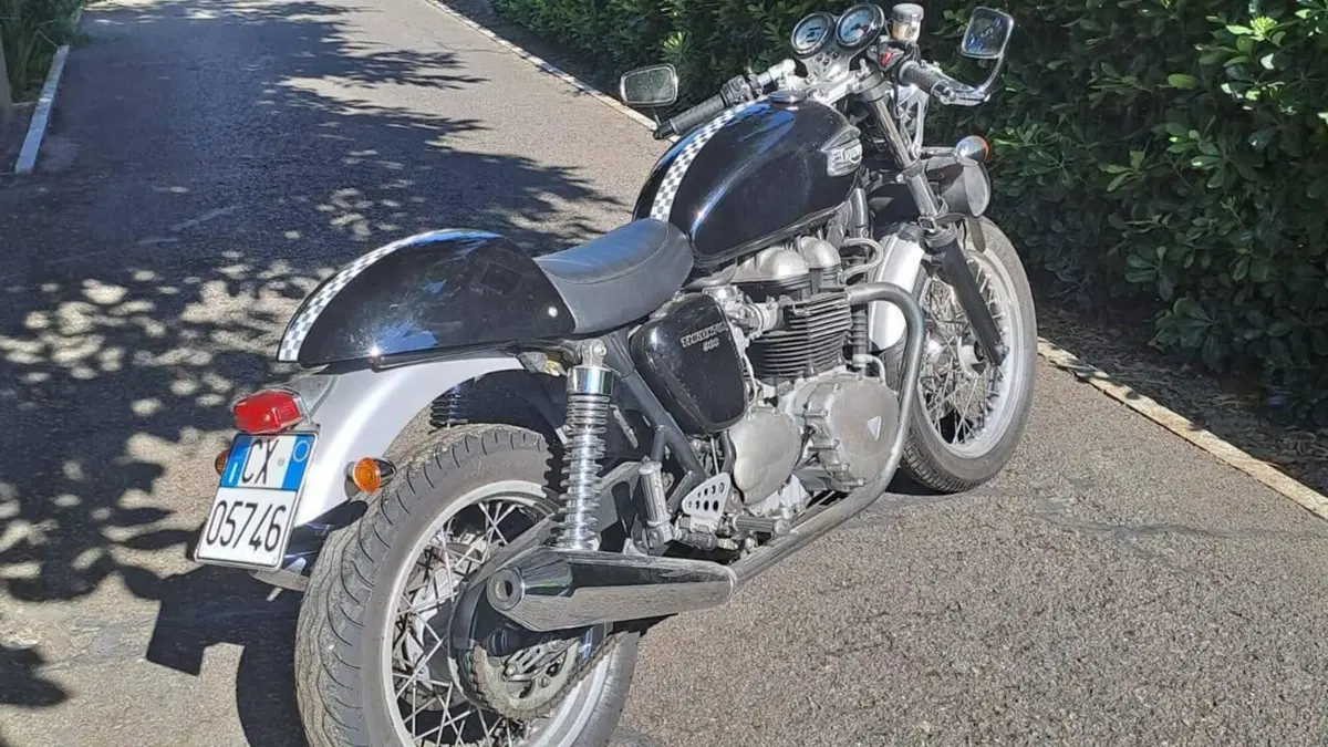 Triumph Thruxton 900 (2004 - 15)  (5)