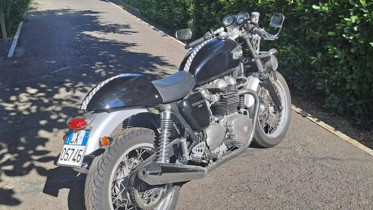 Triumph Thruxton 900 (2004 - 15)  (6)
