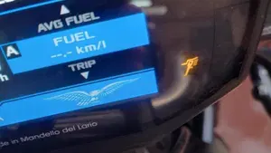 Moto Guzzi V85 TT (2019 - 20)  (3)