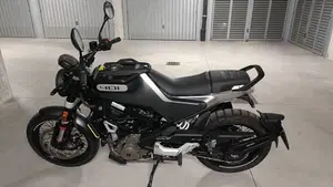 Husqvarna Svartpilen 401 (2020)  (6)