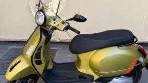 Vespa GTS 300 Super Sport (2023 - 24)  (2)