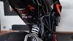 KTM 1290 Super Duke R (2019)  (4)