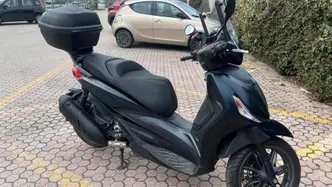 Piaggio Beverly 300 Hpe (2021) usata