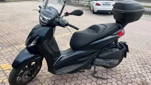 Piaggio Beverly 300 Hpe (2021)  (2)