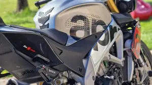 Aprilia Tuono V4 RR (2015 - 17)  (2)