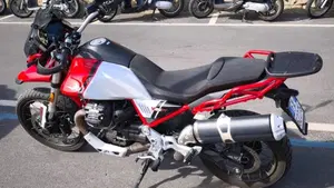 Moto Guzzi V85 TT Evocative Graphics (2021 - 23)  (2)