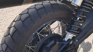 Moto Guzzi V85 TT Evocative Graphics (2021 - 23)  (4)
