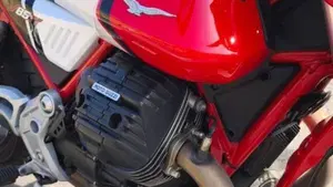 Moto Guzzi V85 TT Evocative Graphics (2021 - 23)  (5)