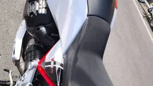 Moto Guzzi V85 TT Evocative Graphics (2021 - 23)  (8)
