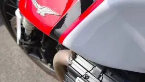 Moto Guzzi V85 TT Evocative Graphics (2021 - 23)  (9)