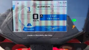 Moto Guzzi V85 TT Evocative Graphics (2021 - 23)  (10)