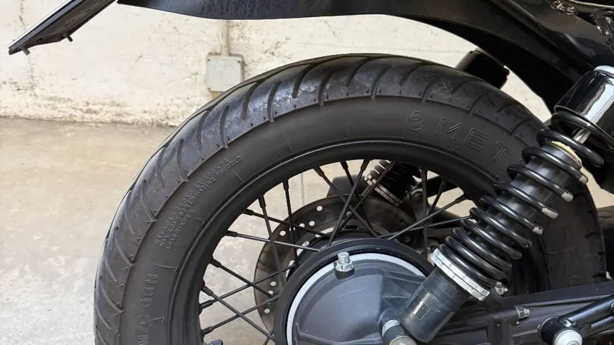 Moto Guzzi V7 Classic (2008 - 12)  (13)